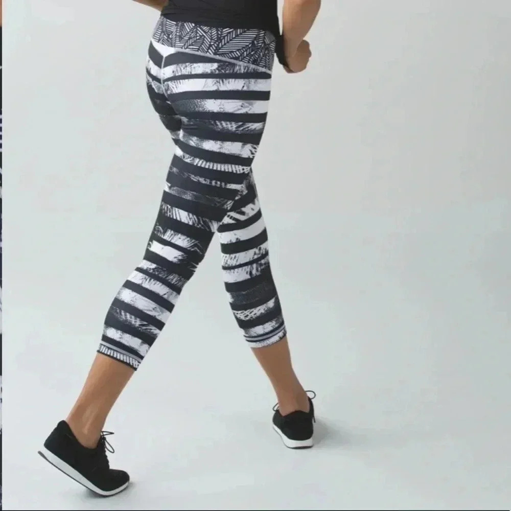 Lululemon wonder under crops11